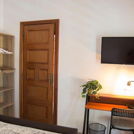 Habitacio V Cal Kim Apartment Martorell Bagian luar foto