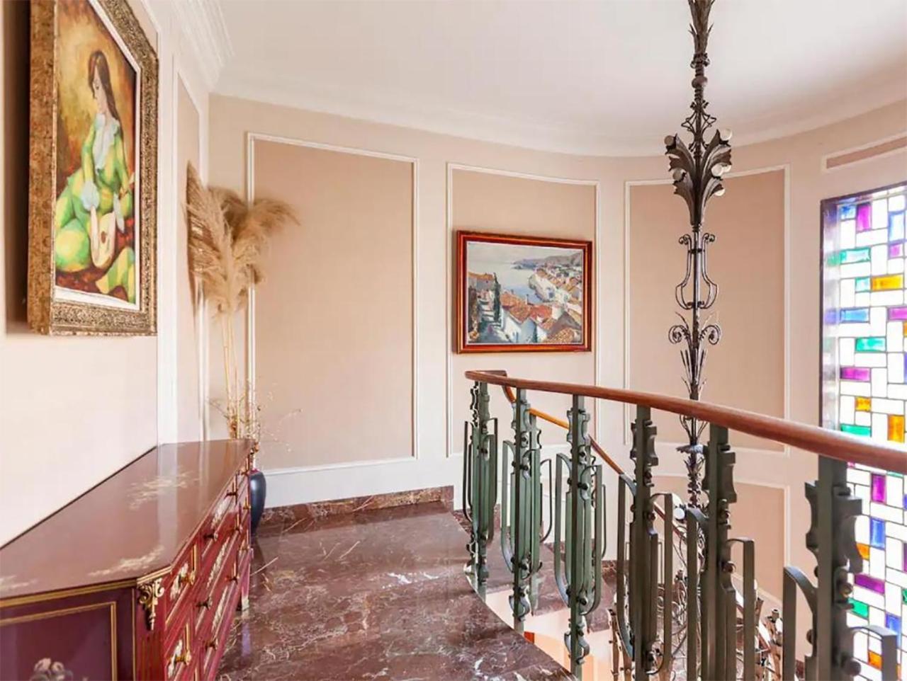 Habitacio V Cal Kim Apartment Martorell Bagian luar foto