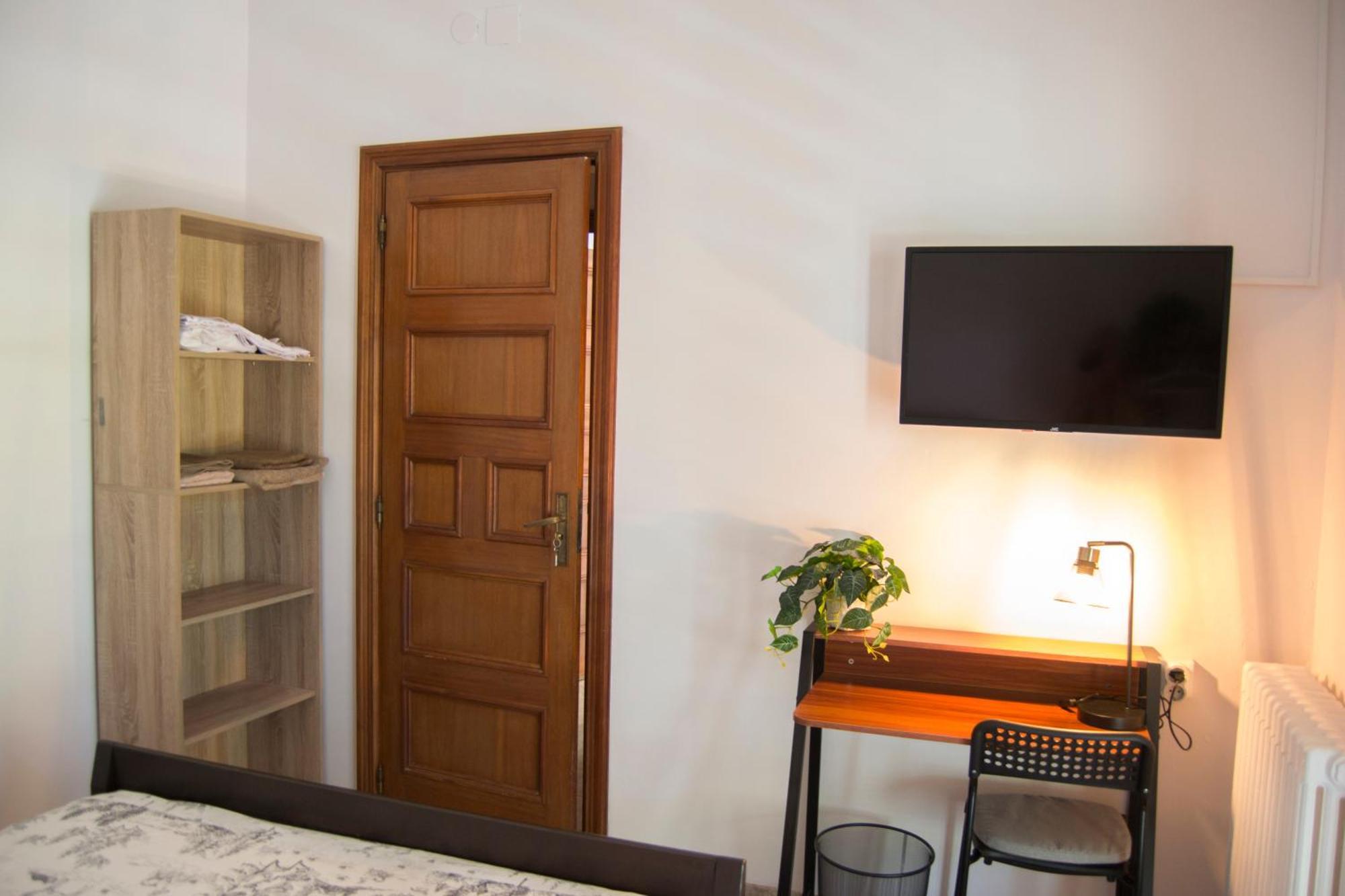 Habitacio V Cal Kim Apartment Martorell Bagian luar foto