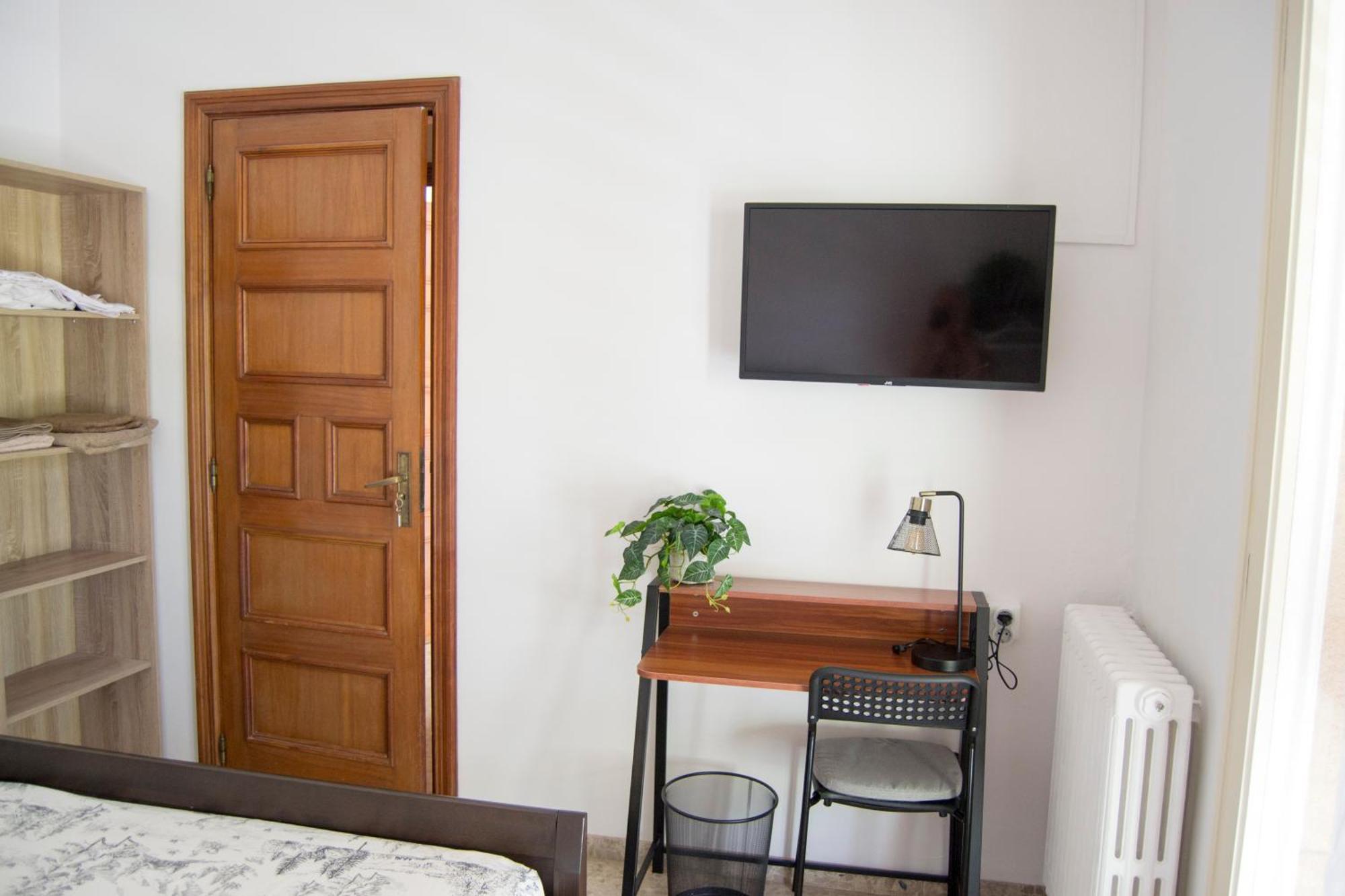 Habitacio V Cal Kim Apartment Martorell Bagian luar foto
