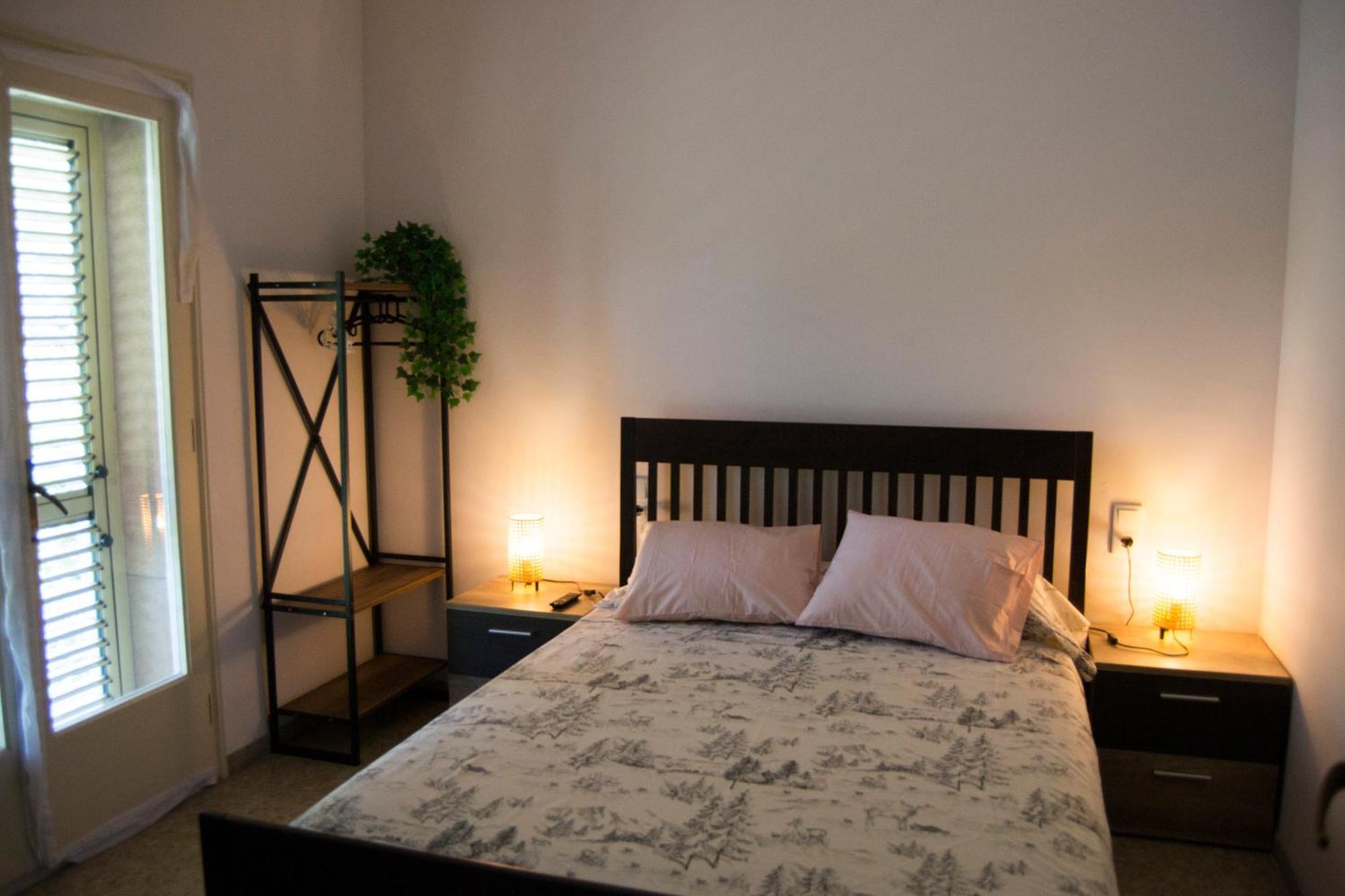 Habitacio V Cal Kim Apartment Martorell Bagian luar foto